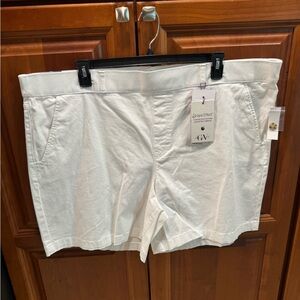Gloria Vanderbilt Shape Effect white denim stretch shorts size 24W NWT